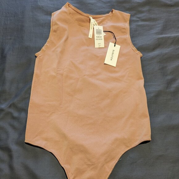 ARITZIA BABATON SEAMLESS CONTOUR SLEEVELESS BODYSUIT BRAND NEW! SIZE XS - Picture 1 of 7